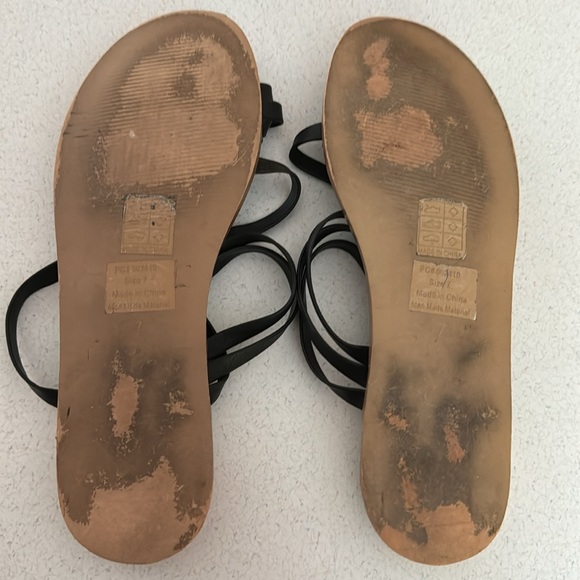 Black leather women’s sandals size 7 - Picture 2 of 2